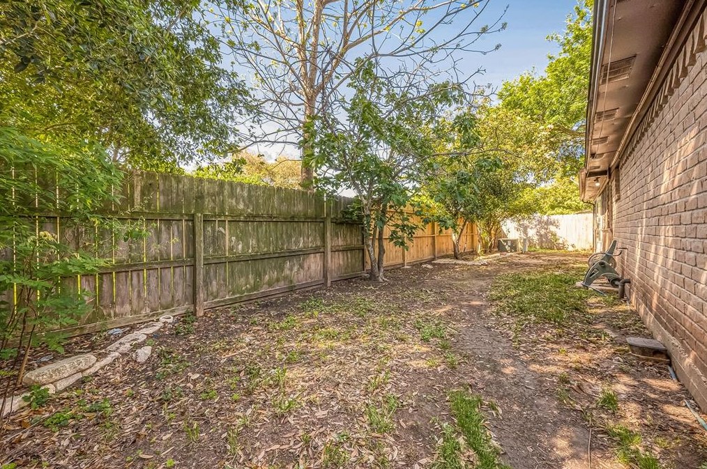 15103 Grv Gdn Dr, Houston TX  exterior
