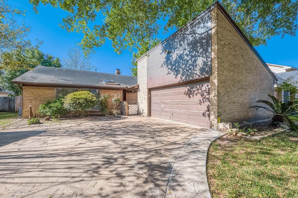 15103 Grove Gardens Dr, Houston, TX 77082-4023