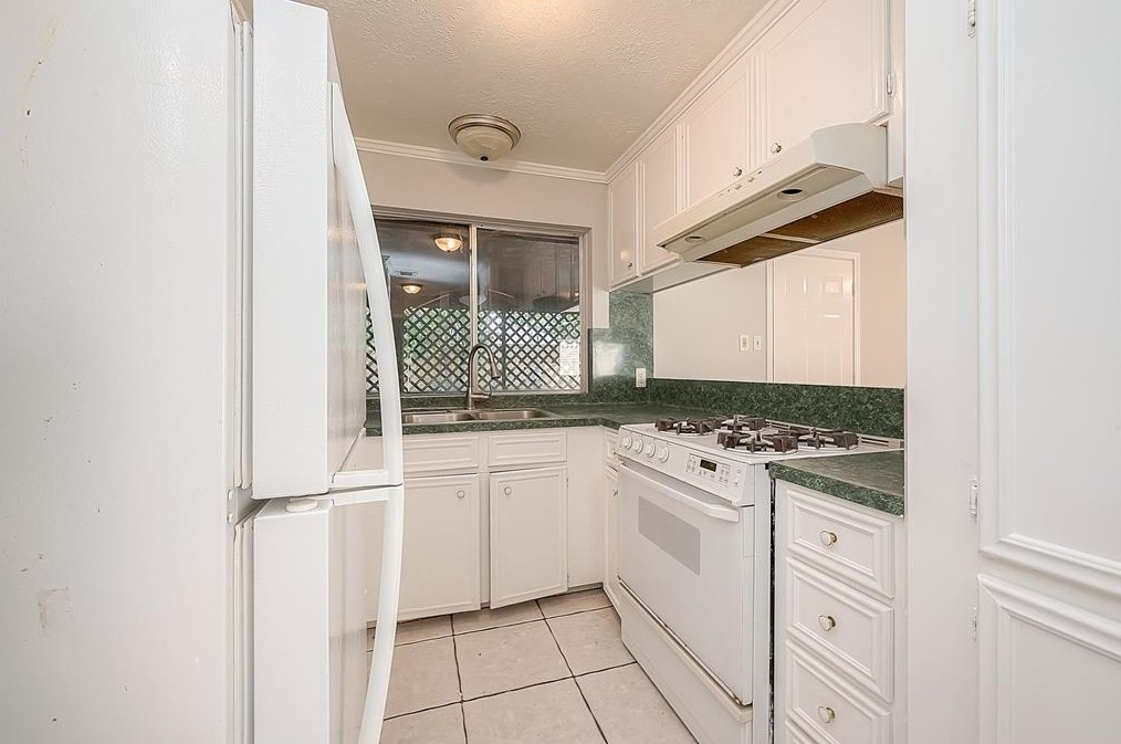 15103 Grv Gdn Dr, Houston TX  exterior