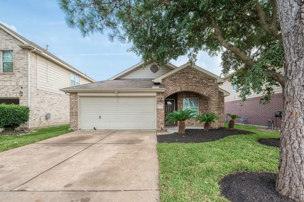 16711 Whitaker Creek Dr, Houston, TX 77095-7302