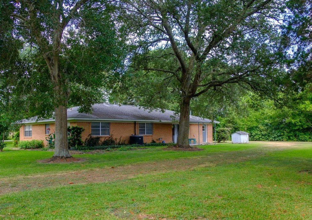 9231 Kostelnik St, Needville, TX 77461