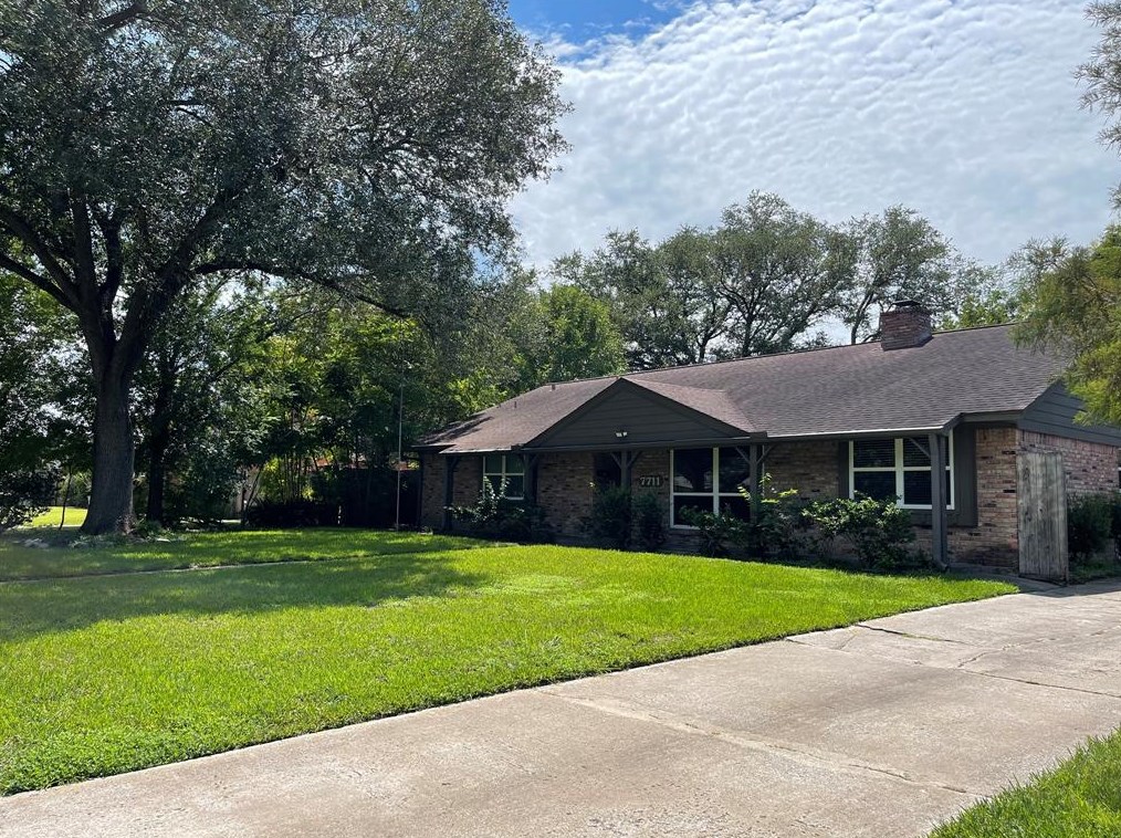 7711 Dashwood Dr, Houston, TX 77036-4937