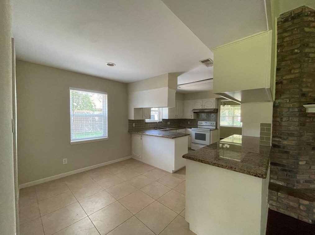 7711 Dashwood Dr, Houston TX  77036-4937 exterior