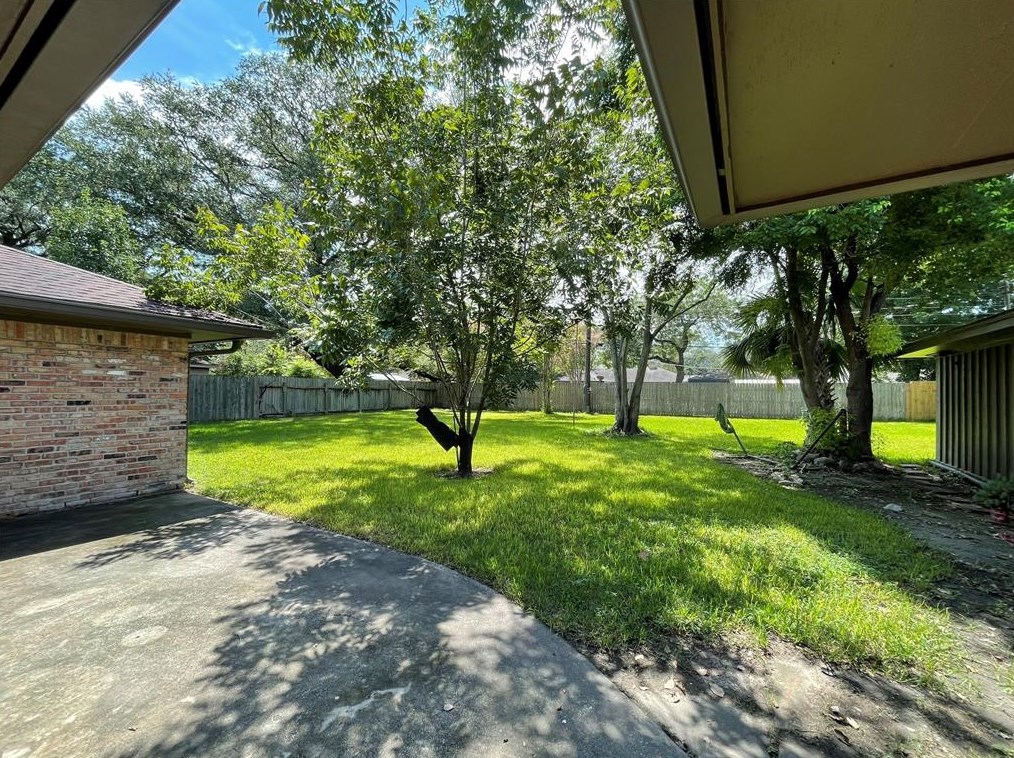 7711 Dashwood Dr, Houston TX  77036-4937 exterior
