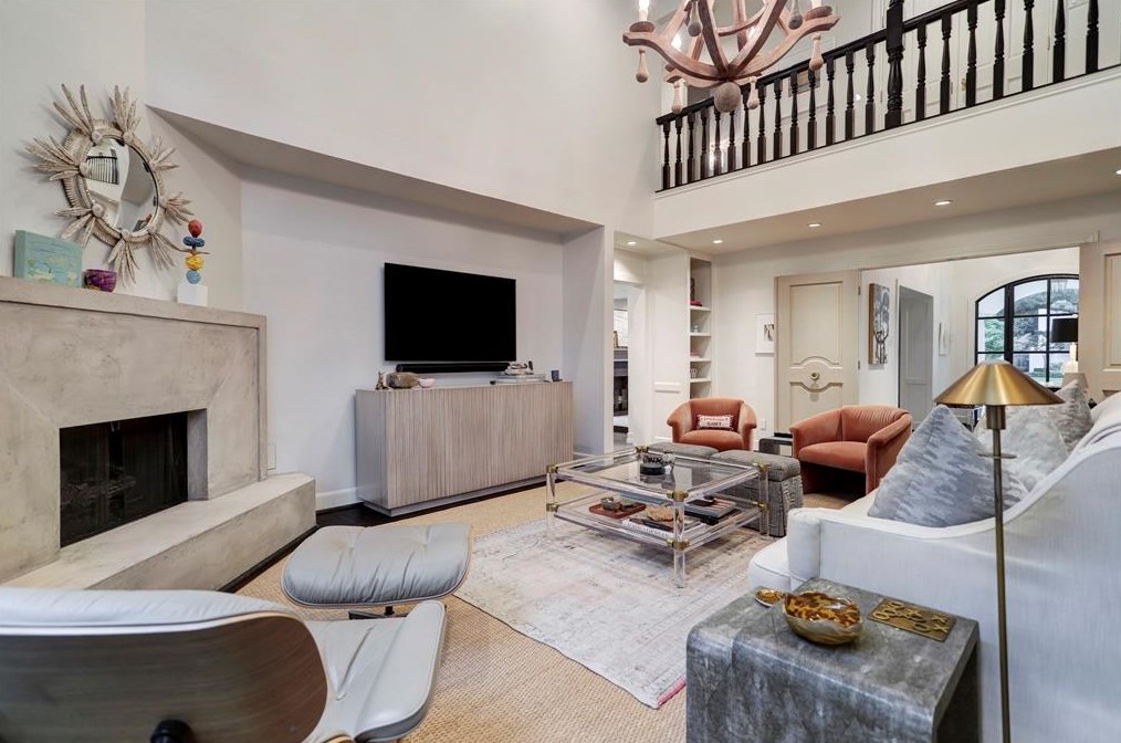 2500 Avalon Pl, Houston TX  77019-5903 exterior