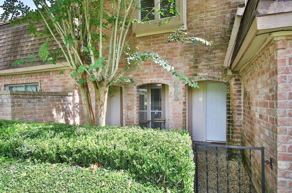 2825 Cambridge Ln, Missouri City TX  77459-2611 exterior