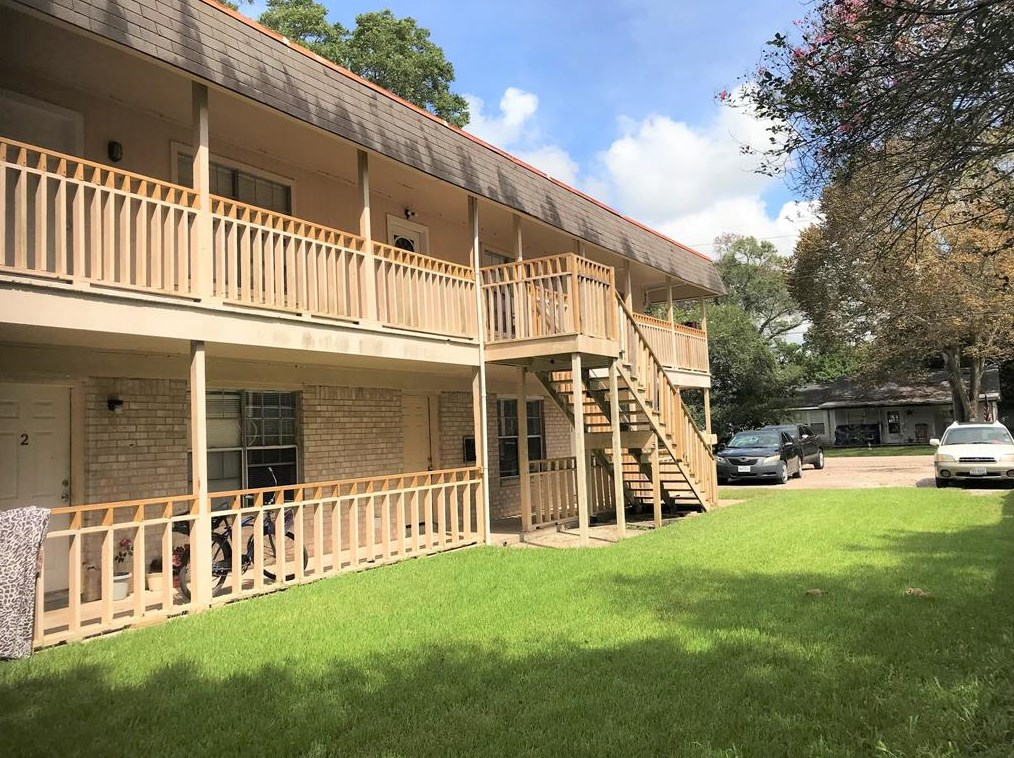 408 E Coombs St #3, Alvin, TX 77511