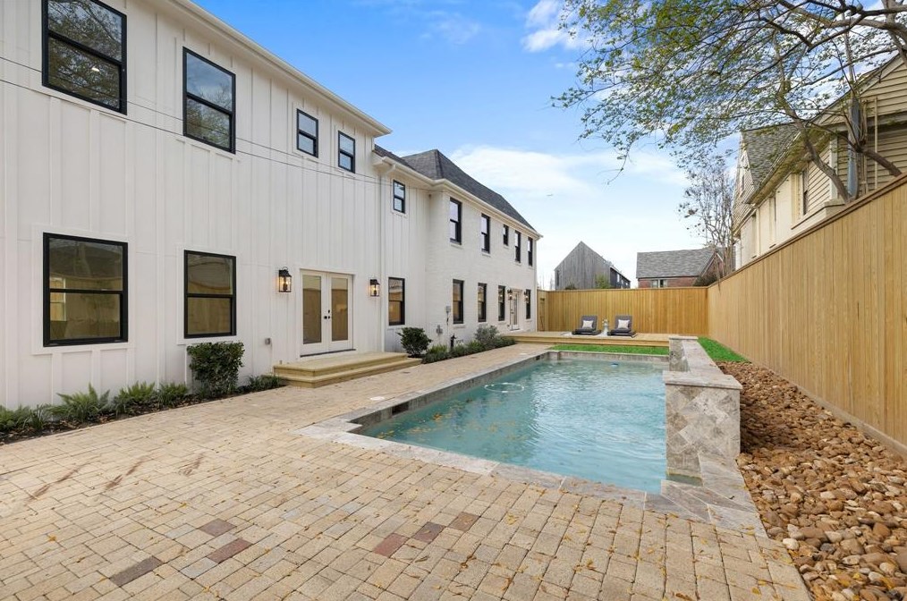 2147 Colquitt, Houston TX  77098-3310 exterior