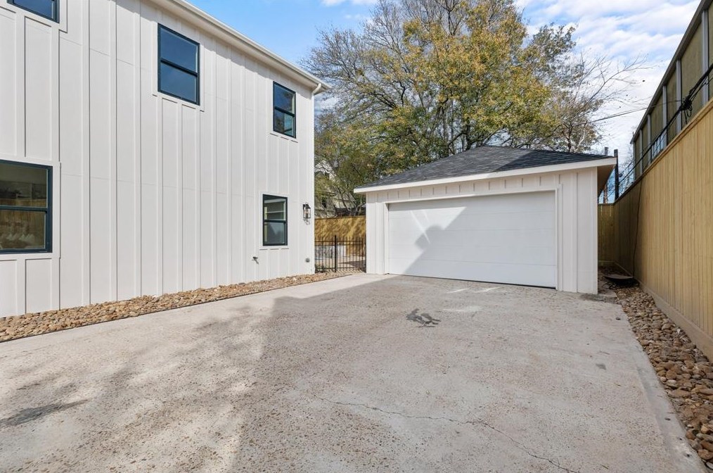 2147 Colquitt, Houston TX  77098-3310 exterior