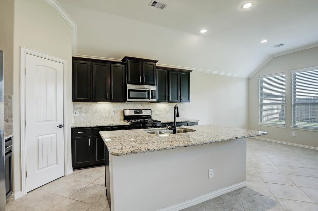 1519 Tyler Pt Ln, Houston TX  77089-1453 exterior