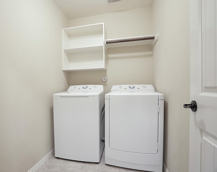 1519 Tyler Pt Ln, Houston TX  77089-1453 exterior