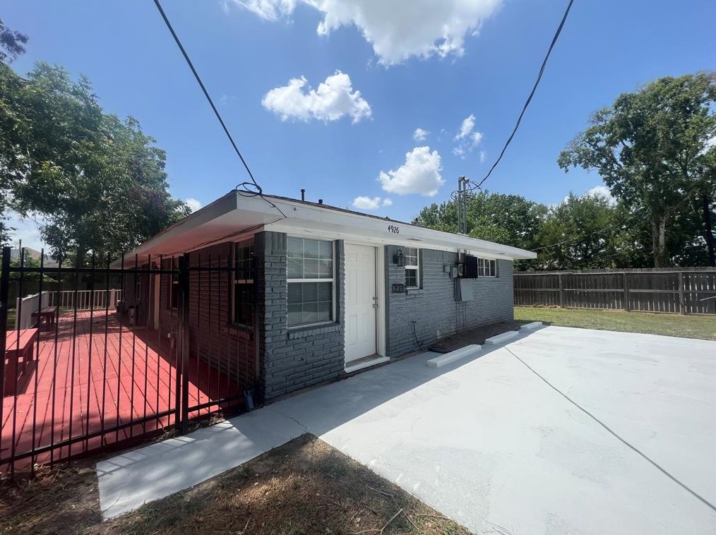 4926 Wilmington St, Houston, TX 77033