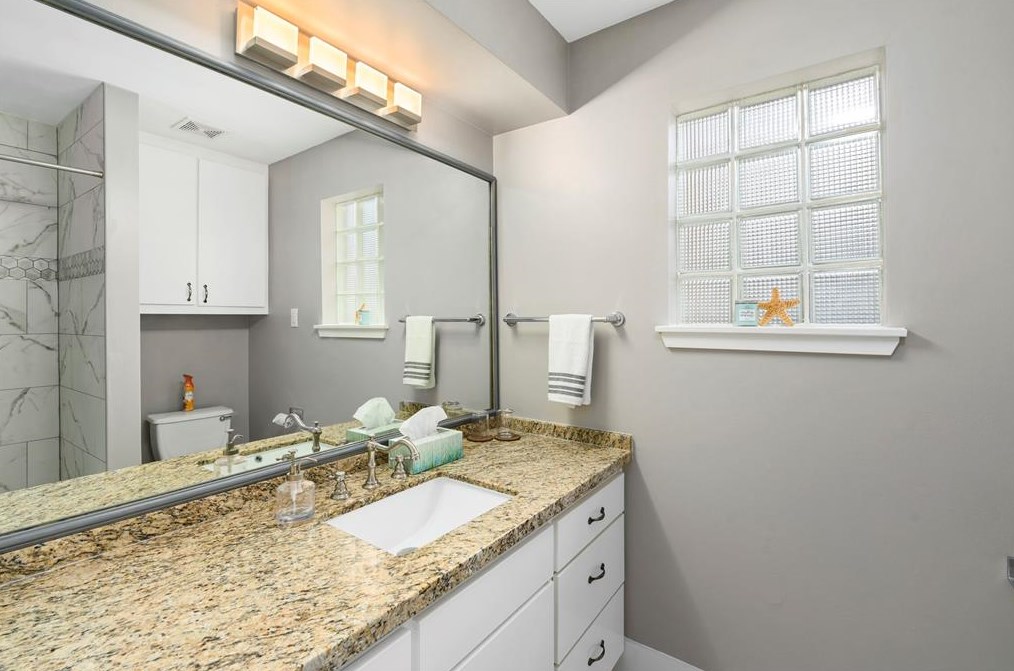 5207 Cornish St, Houston TX  77007-1943 exterior