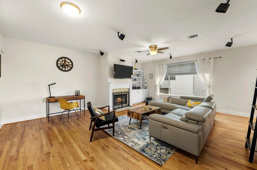 5207 Cornish St, Houston TX  77007-1943 exterior