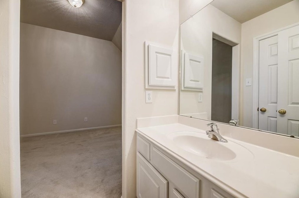 9102 Sunny Rdg Dr, Houston TX  77095-6519 exterior