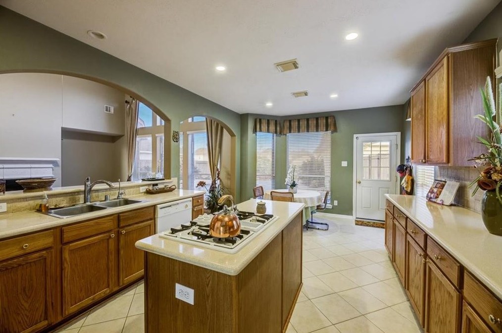 9102 Sunny Rdg Dr, Houston TX  77095-6519 exterior