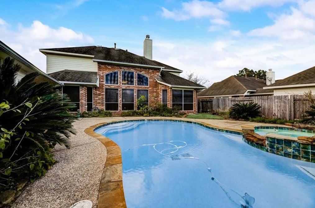 9102 Sunny Rdg Dr, Houston TX  77095-6519 exterior