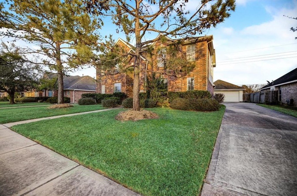 9102 Sunny Ridge Dr, Houston, TX 77095-6518