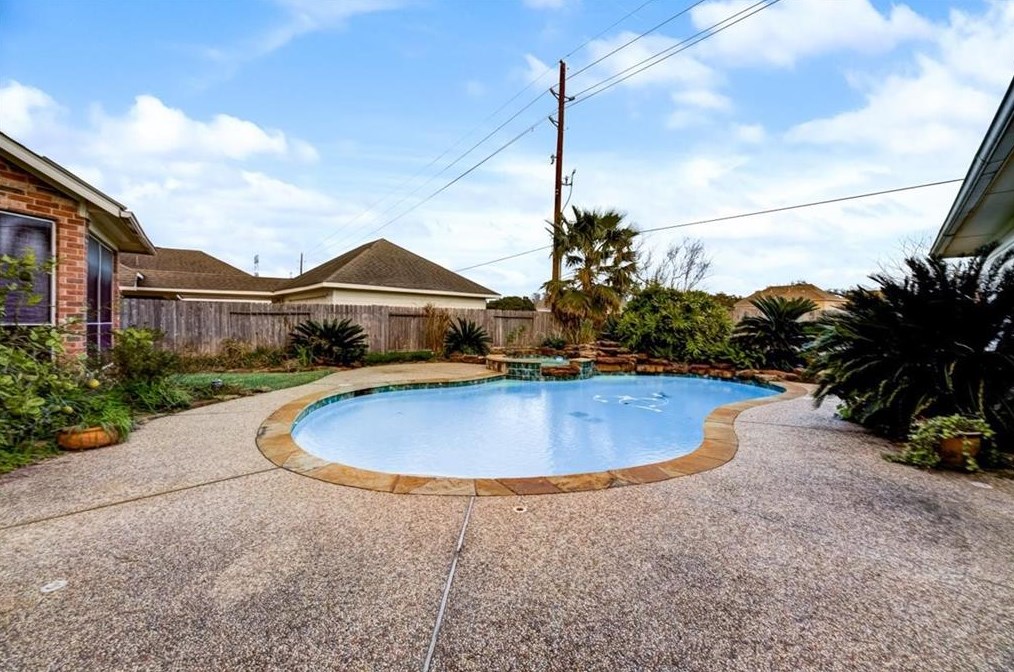 9102 Sunny Rdg Dr, Houston TX  77095-6519 exterior