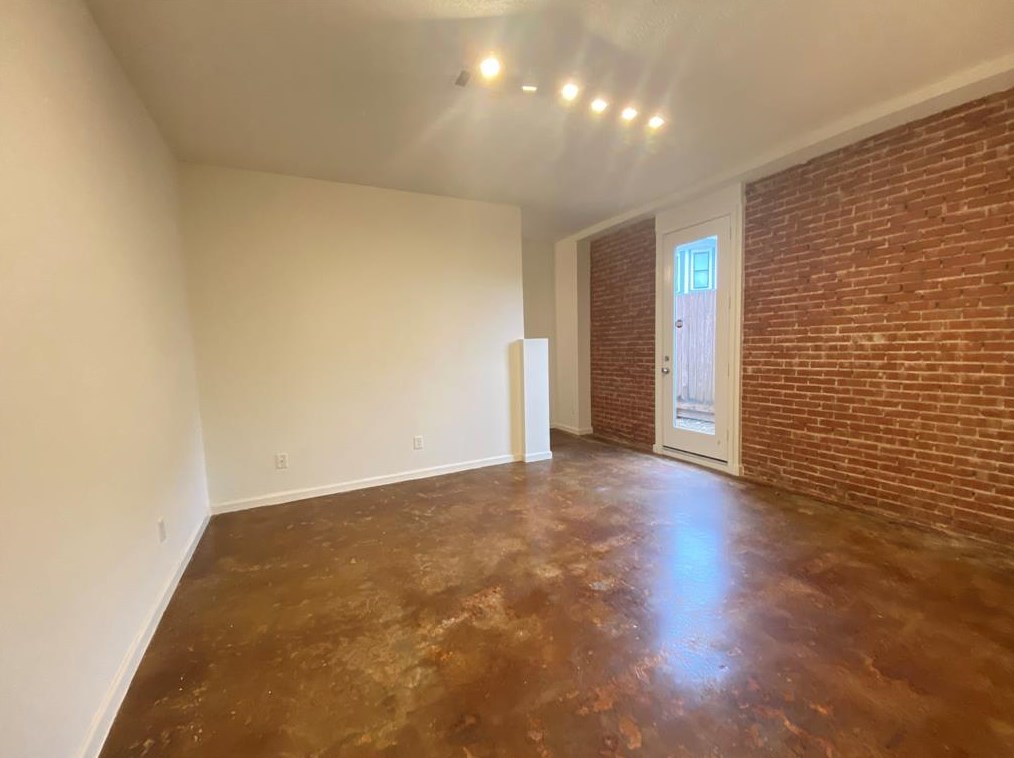 1112 Lawrence St, Houston, TX 77008-6655