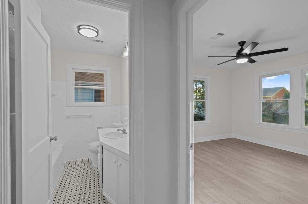 1805 54 St, Galveston TX 77551-5122 exterior