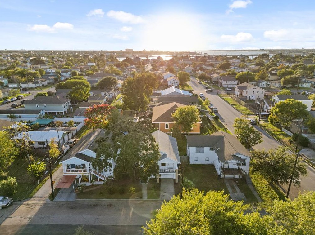 1805 54 St, Galveston TX 77551-5122 exterior