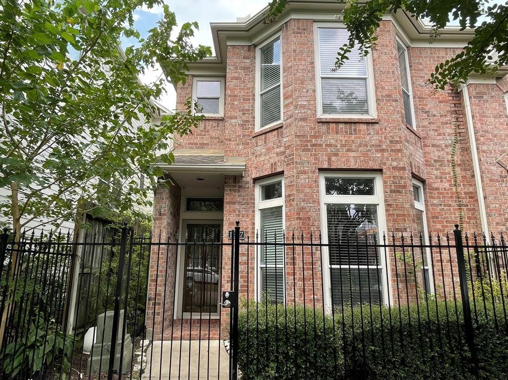 1917 Calumet St, Houston, TX 77004