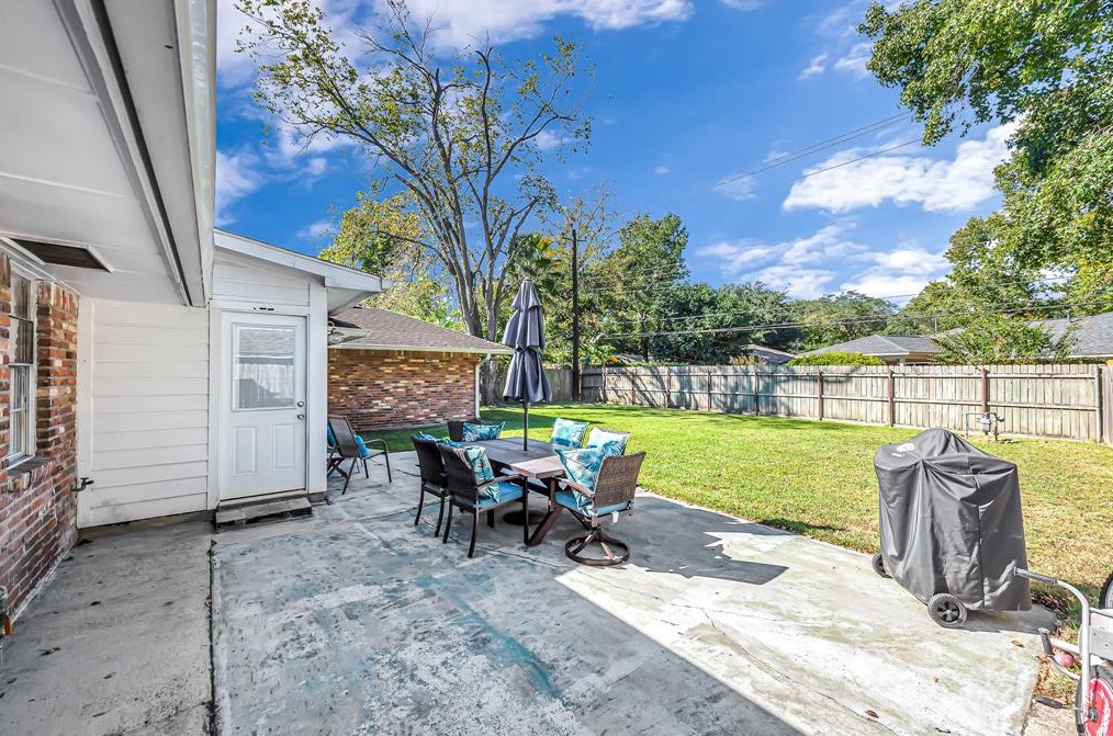 3203 Hollister St, Houston TX  77080-3030 exterior