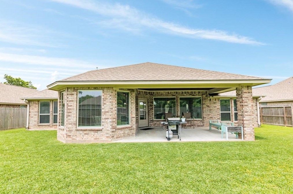 101 Poppy St, Richwood TX  77566 exterior