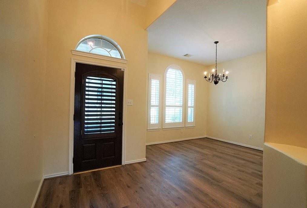 128 Queenscliff Cir, Spring TX  77382-1768 exterior