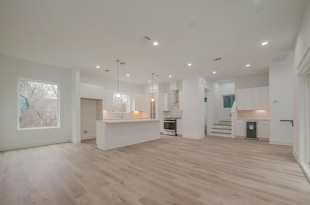 523 Schweikhardt St, Houston, TX 77020