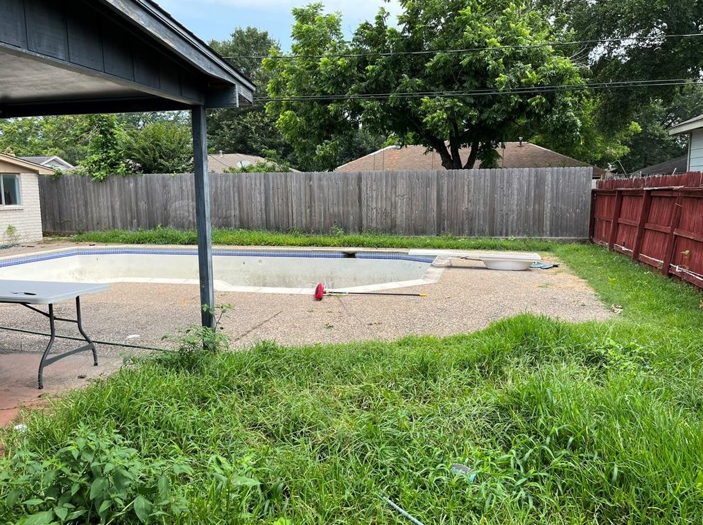 526 Hidden Vly Dr, Houston TX  77037-2011 exterior