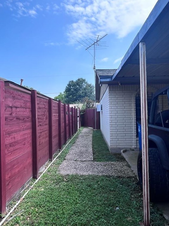 526 Hidden Vly Dr, Houston TX  77037-2011 exterior