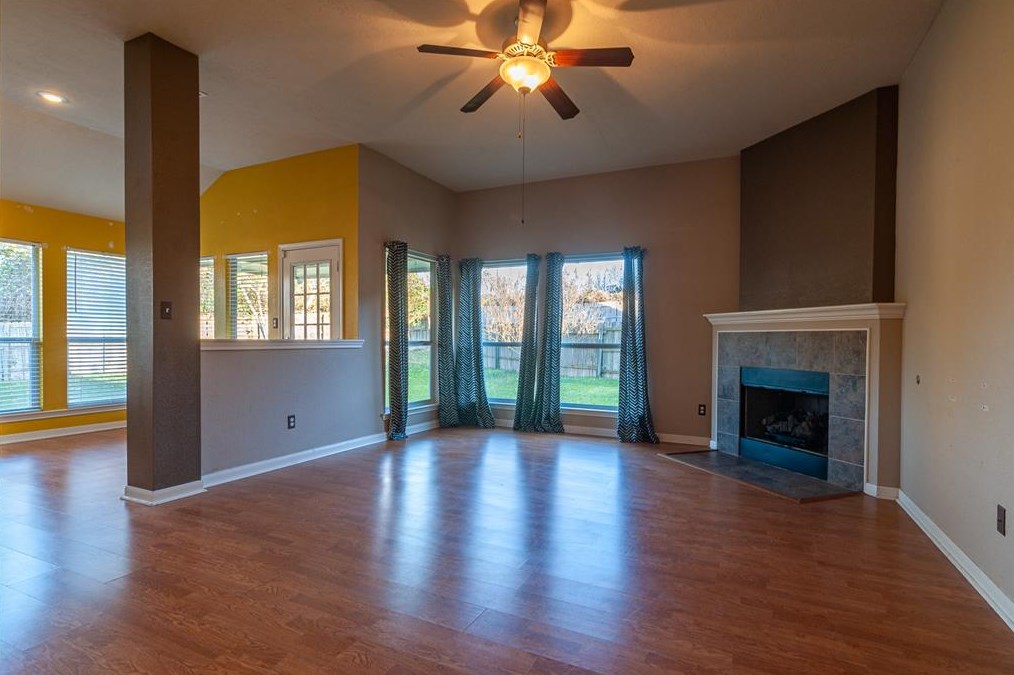 1812 Stephanie St, Brenham, TX 77833-3563