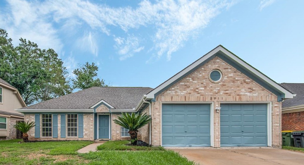 2911 Avanti Dr, Pearland, TX 77584