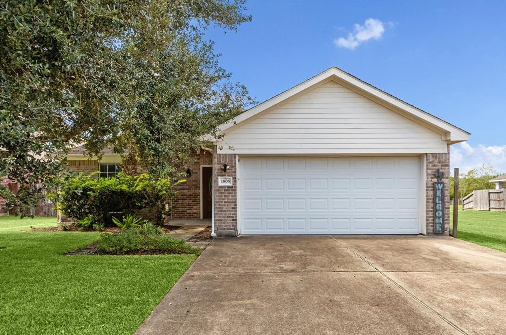 1805 Clover Patch Ln, Alvin, TX 77511
