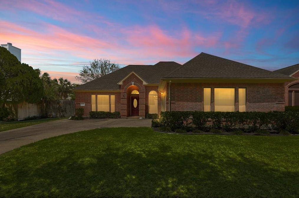 19122 Mockingbird Valley Dr, Katy, TX 77449-5210