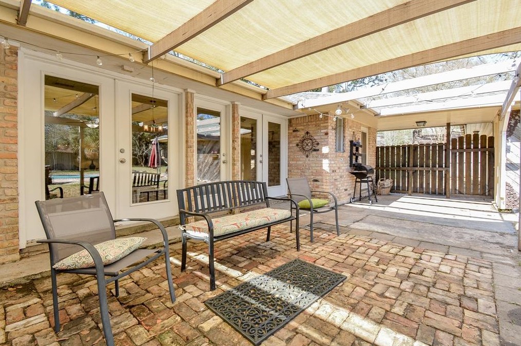 18207 Blanchmont Ln, Houston TX  77058-3449 exterior