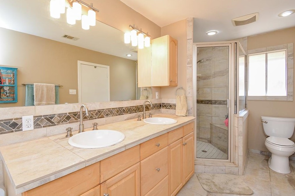 18207 Blanchmont Ln, Houston TX  77058-3449 exterior