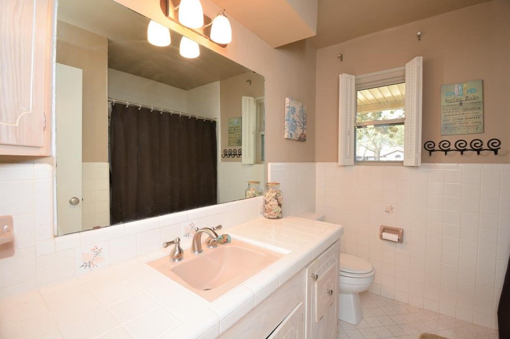 18207 Blanchmont Ln, Houston TX  77058-3449 exterior