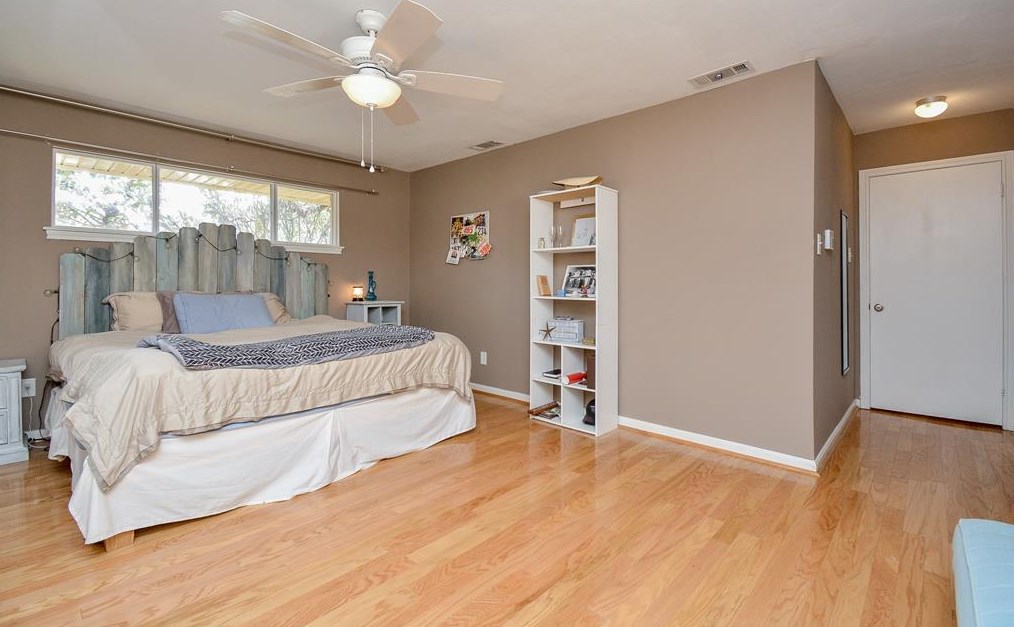 18207 Blanchmont Ln, Houston TX  77058-3449 exterior