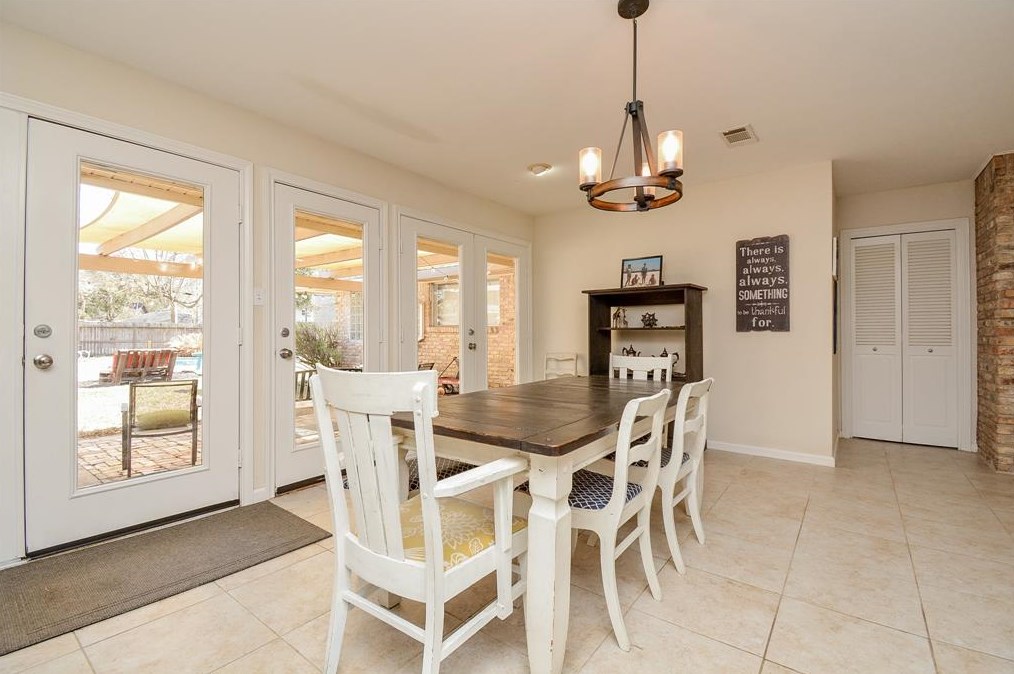 18207 Blanchmont Ln, Houston TX  77058-3449 exterior