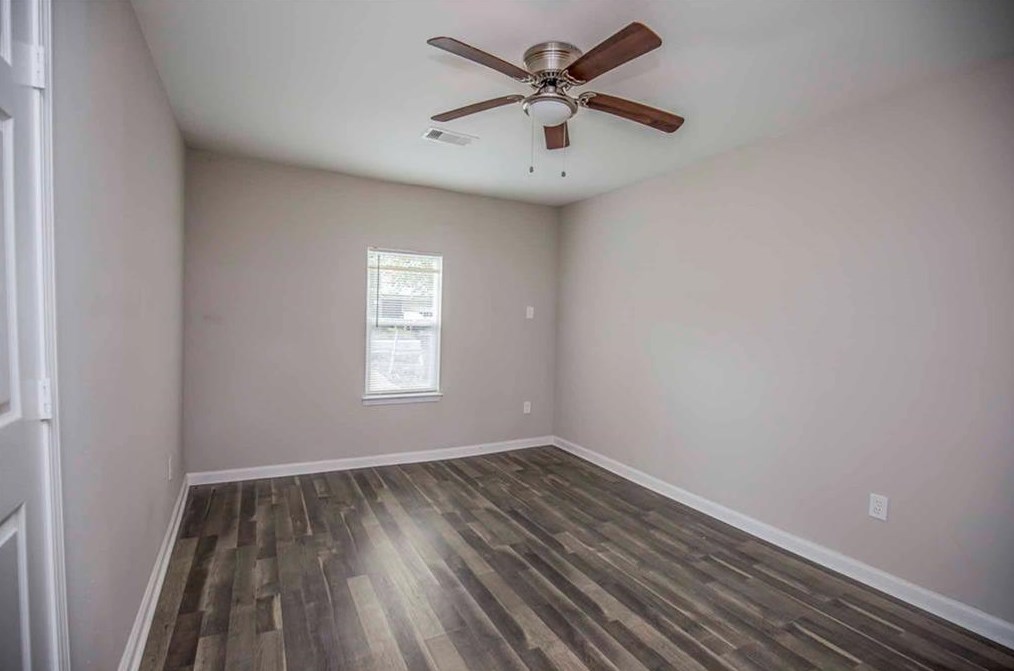 8161 Record St, Houston, TX 77028-1419