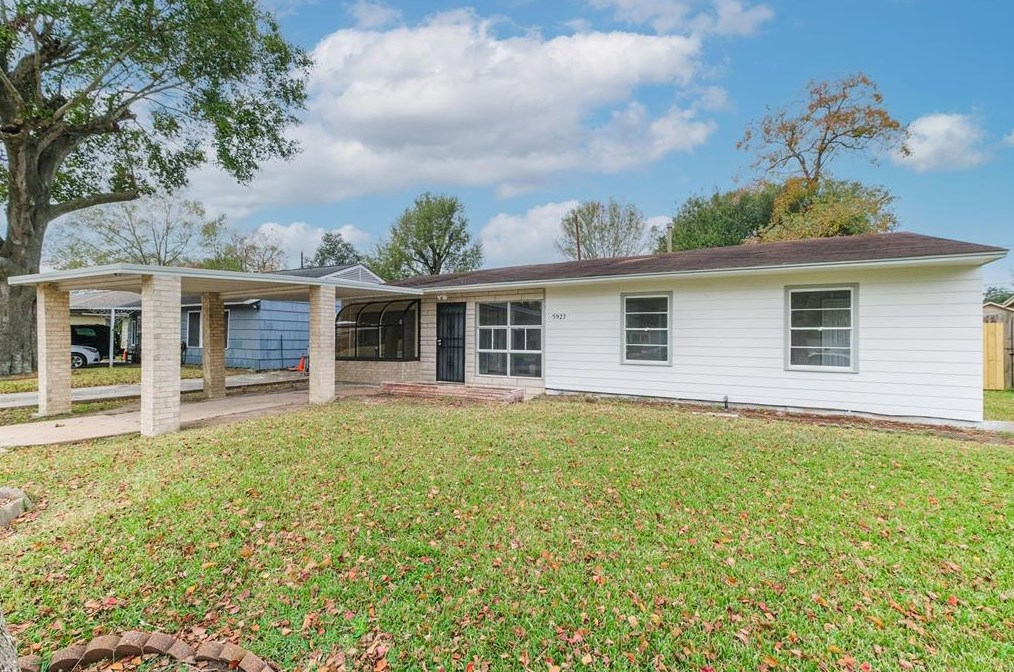 5927 Belneath St, Houston, TX 77033-1338