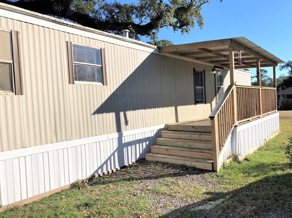 705 San Jacinto St #b, Highlands, TX 77562
