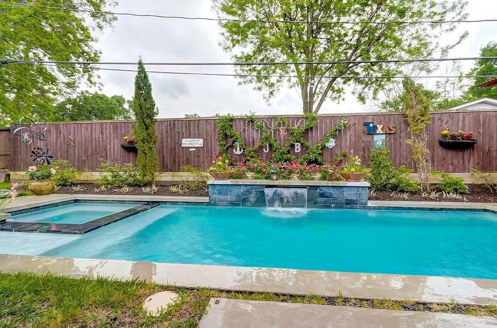 4211 Marlborough, Houston TX  77092-7530 exterior