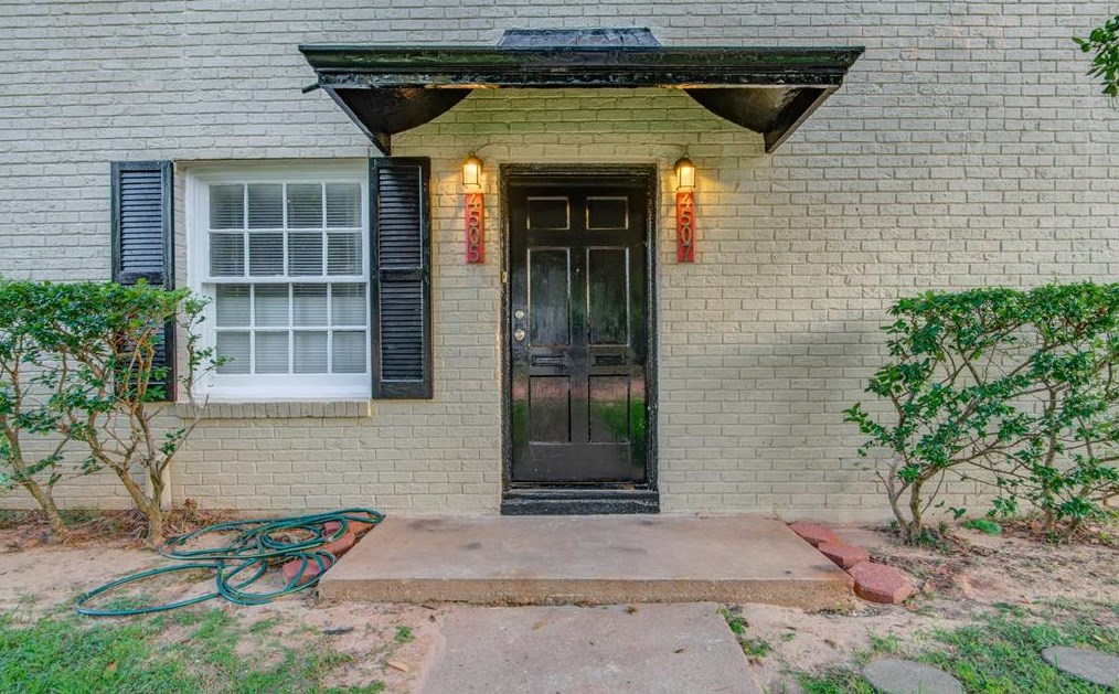 4507 Larch Ln, Bellaire, TX 77401