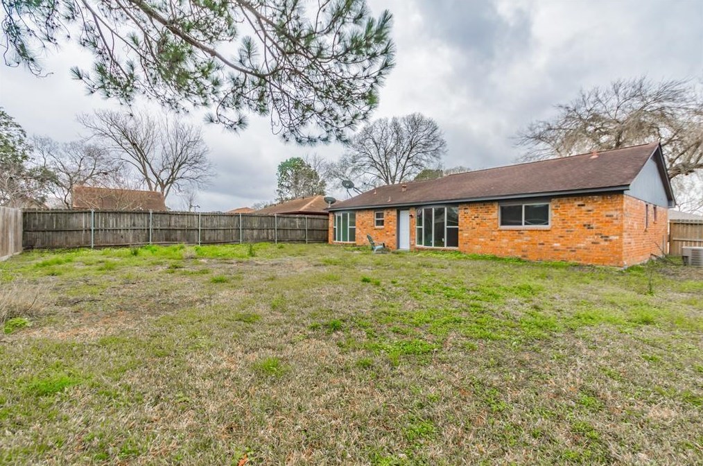 12103 Wessex Dr, Houston TX  77089-6622 exterior