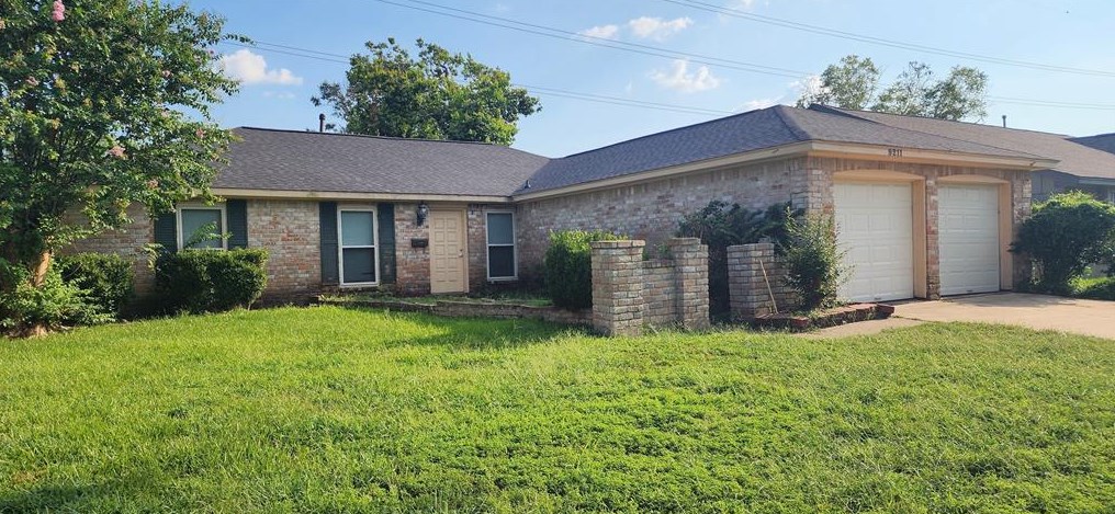9211 Twin Hills Dr, Houston, TX 77031