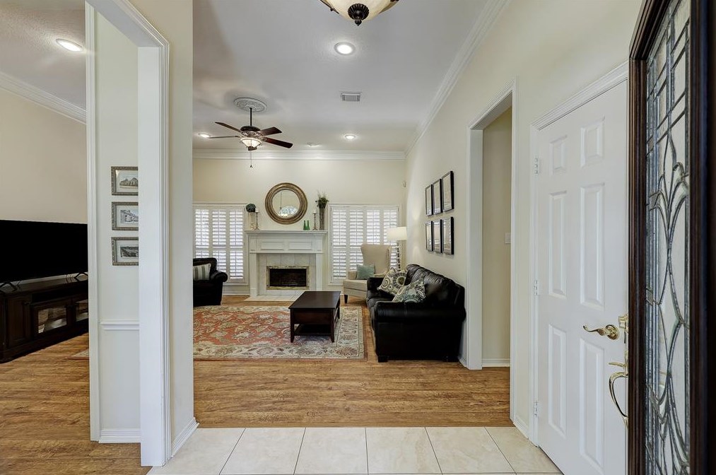 1602 Beaconshire Rd, Houston TX  77077-3847 exterior